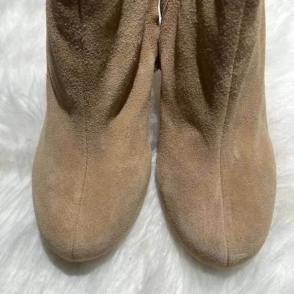 Colin Stuart Victoria secret Tan Suede Fashion show boots Size 8.5.  B76