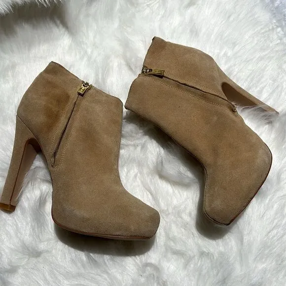 Colin Stuart Victoria secret Tan Suede Fashion show boots Size 8.5.  B76