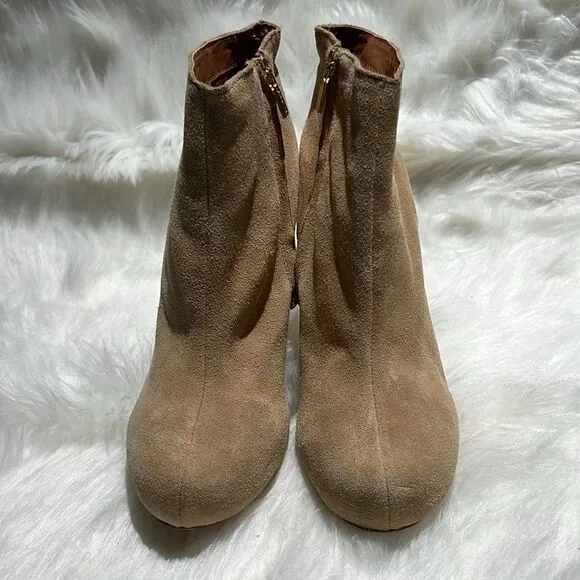 Colin Stuart Victoria secret Tan Suede Fashion show boots Size 8.5.  B76