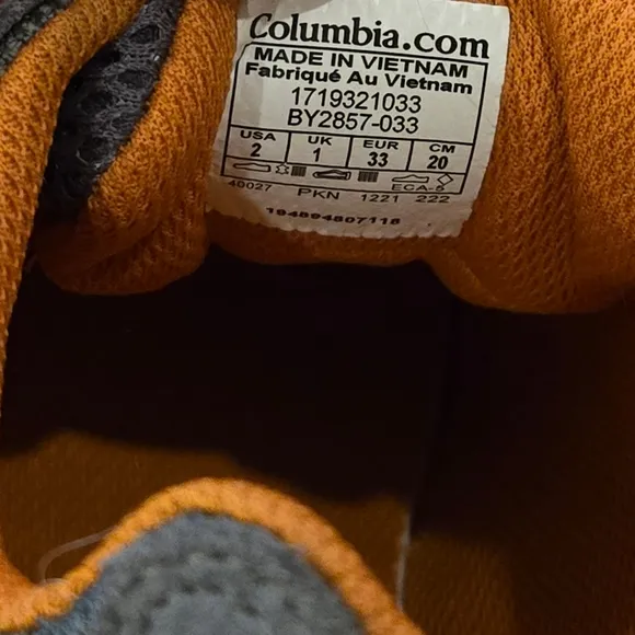Columbia boy's low top sneaker style hiking shoe grey and orange size 2