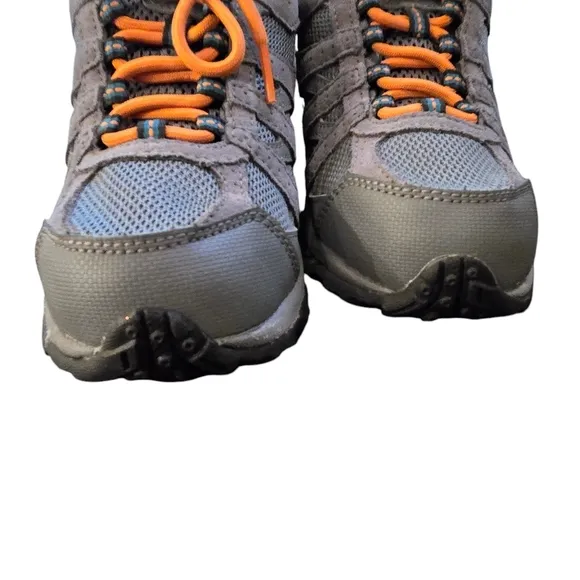 Columbia boy's low top sneaker style hiking shoe grey and orange size 2