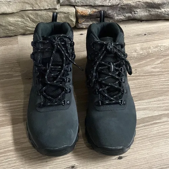 Columbia hiking boots/8
