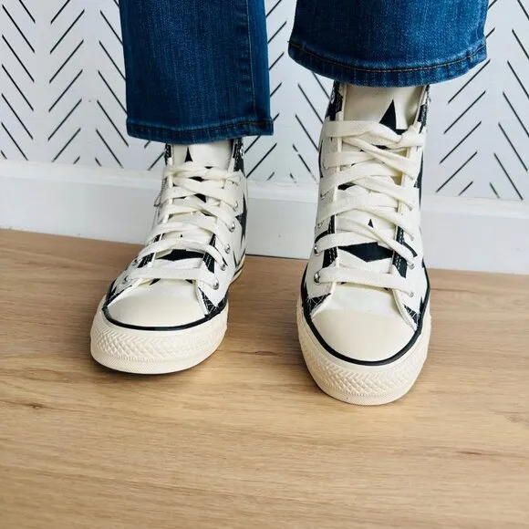 ⭐Converse Chuck Taylor All Star Hi Large Stars 9 Women Shoes Beige Retro A09898F