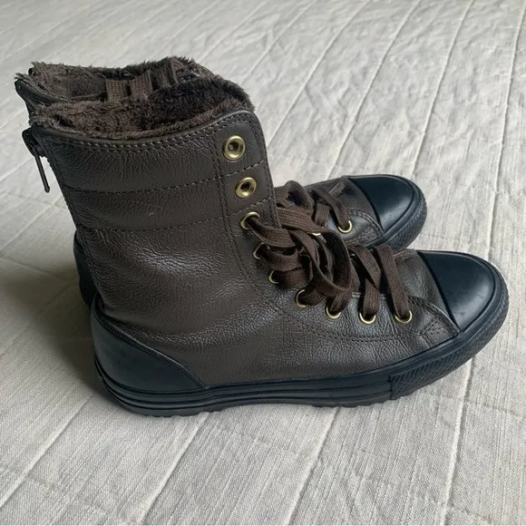 Converse Chuck Taylor All Star Leather and Faux Fur High Rise Size 7