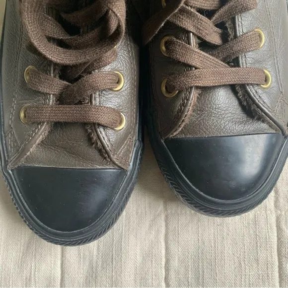 Converse Chuck Taylor All Star Leather and Faux Fur High Rise Size 7