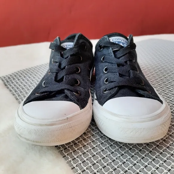 Converse Chuck Taylor II All-Star Lunarlon Low Top Sneakers Shoes Youth 1 Unisex
