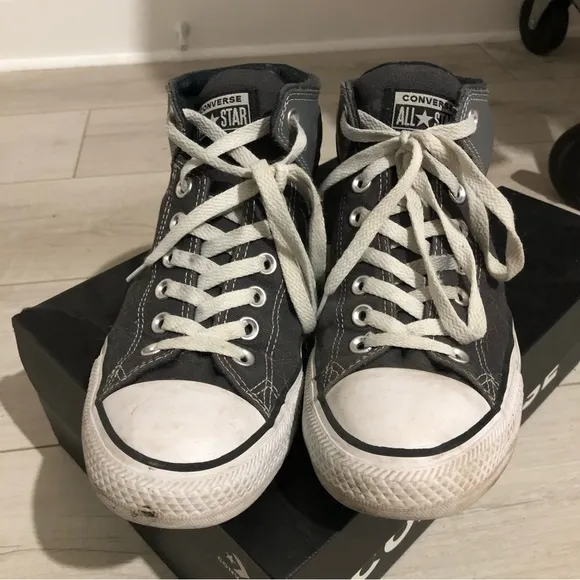 Converse star shoes size 9