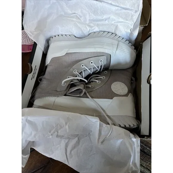 Converse Woman’s Platform Extra High Beige Waterproof Winter Boots Size‎ 8 NIB