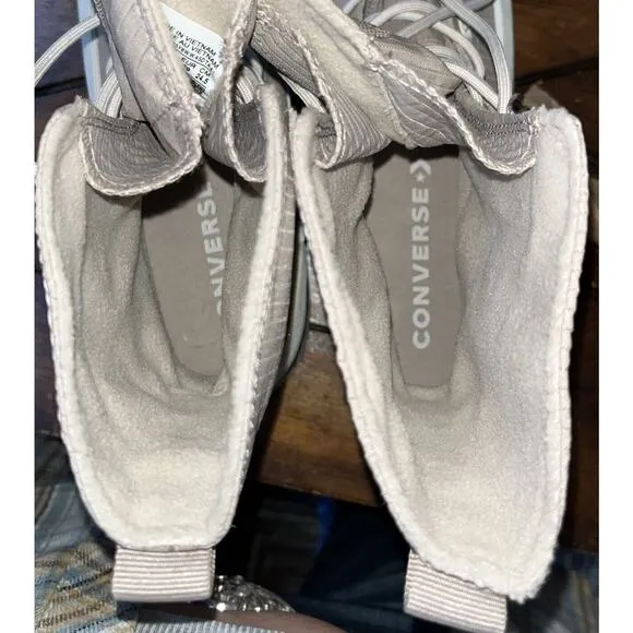 Converse Woman’s Platform Extra High Beige Waterproof Winter Boots Size‎ 8 NIB