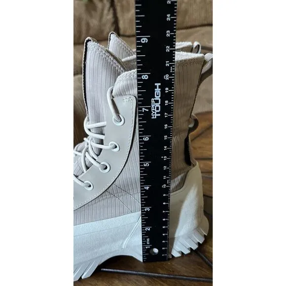 Converse Woman’s Platform Extra High Beige Waterproof Winter Boots Size‎ 8 NIB
