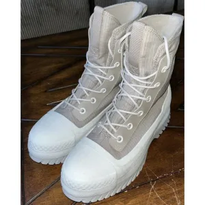 Converse Woman’s Platform Extra High Beige Waterproof Winter Boots Size‎ 8 NIB