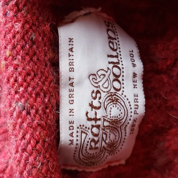 CRAFTS &amp; WOOLLENS Red 100% Wool Aran Oversized Pullover Sweater sz M Women's