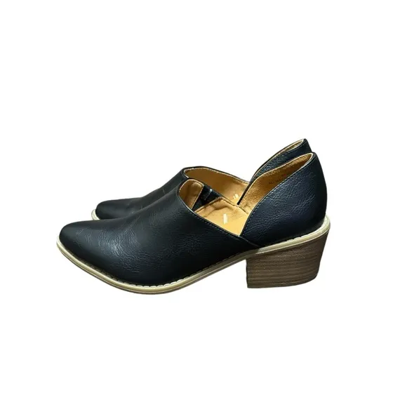 Cynthia Rowley Eddie Shoe Bootie Black Pointed Toe Size 9