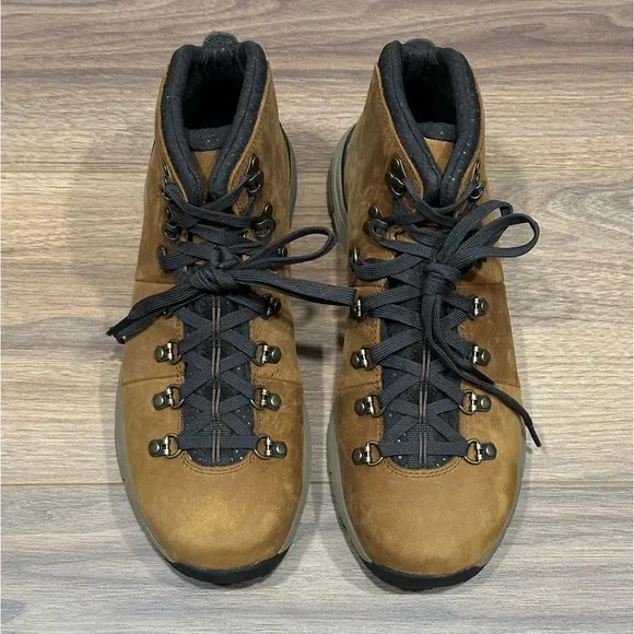 Danner Mountain 600 4.5” in Rich Brown Size 8