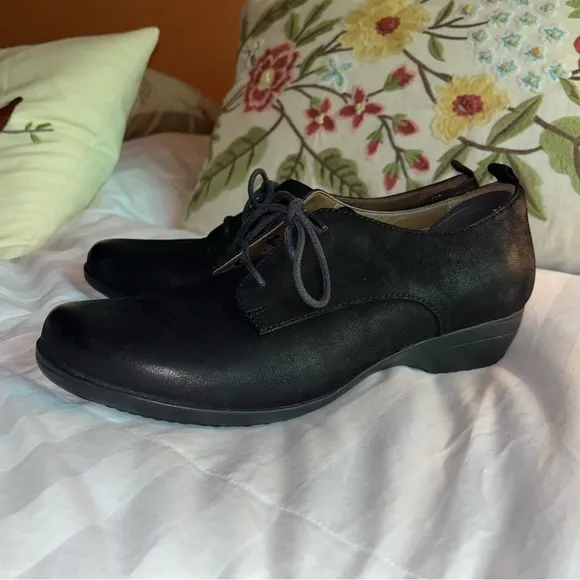 Dansko Finola Oxford Classic Lace-Up Comfort Shoes
