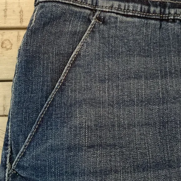 Democracy Ableisure Pull On Rolled Cuff Denim Shorts Midtone Blue Size 4
