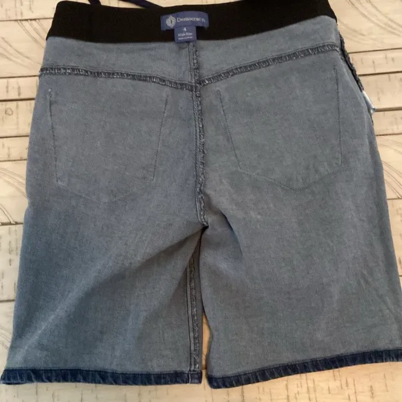 Democracy Ableisure Pull On Rolled Cuff Denim Shorts Midtone Blue Size 4