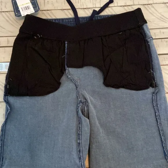 Democracy Ableisure Pull On Rolled Cuff Denim Shorts Midtone Blue Size 4