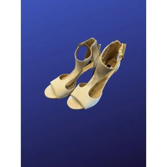 DKNY Colby Night Out Evening Heels Size 8 Kid Suede LINEN Color K2655743