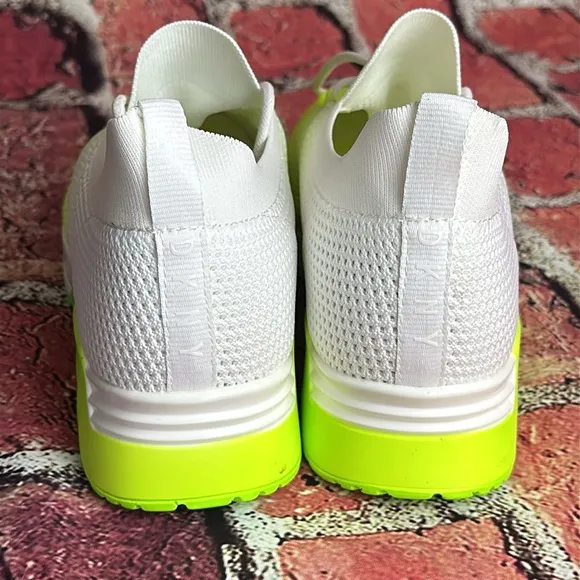 DKNY Women's Ashley Lace Up Lightweight Slip on Comfort Sneaker size 11 new