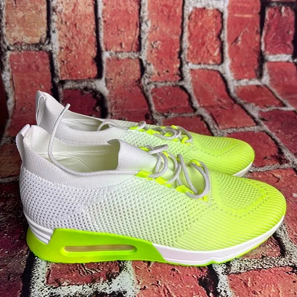 DKNY Women's Ashley Lace Up Lightweight Slip on Comfort Sneaker size 11 new