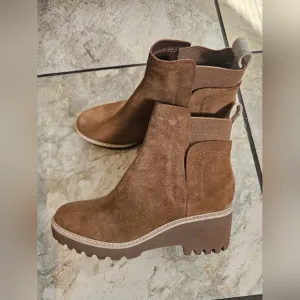 Dolce Vita Suede Waterproof Ankle Boots - Huey H20 women's size 8.5.