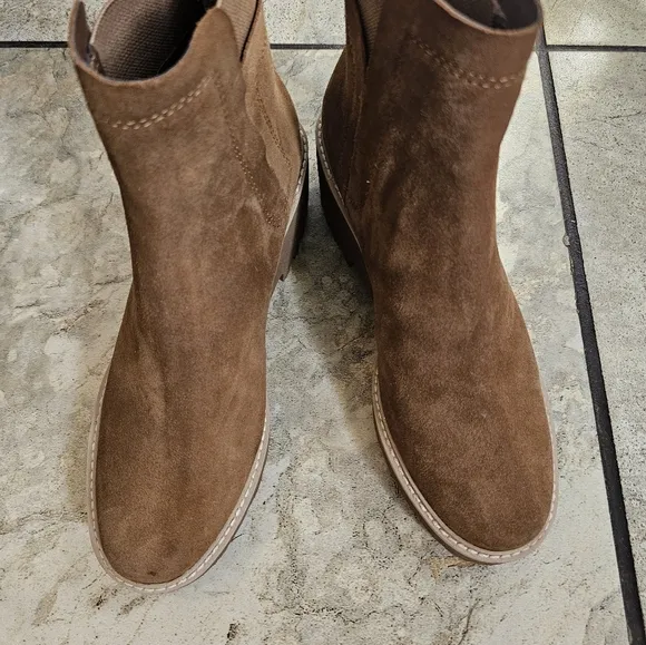 Dolce Vita Suede Waterproof Ankle Boots - Huey H20 women's size 8.5.