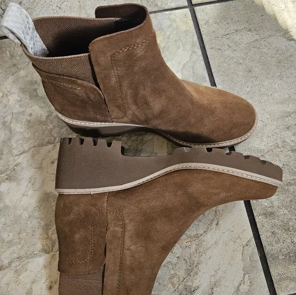 Dolce Vita Suede Waterproof Ankle Boots - Huey H20 women's size 8.5.