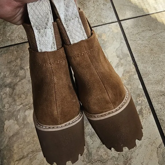 Dolce Vita Suede Waterproof Ankle Boots - Huey H20 women's size 8.5.