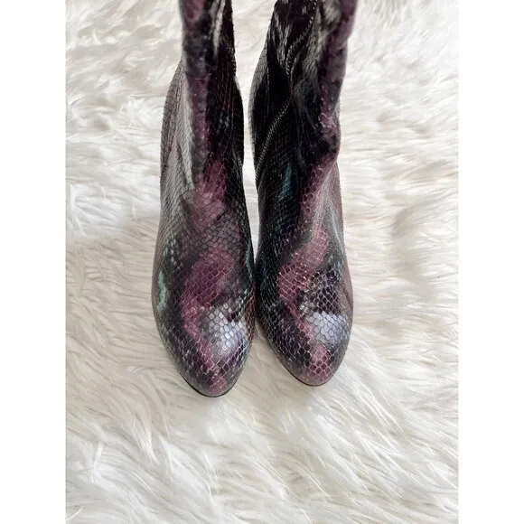 Donald Pliner Dion Women’s Knee High Platform Boots Size 8 Snake Embossed Purple