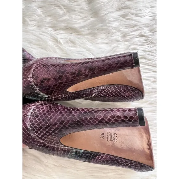 Donald Pliner Dion Women’s Knee High Platform Boots Size 8 Snake Embossed Purple