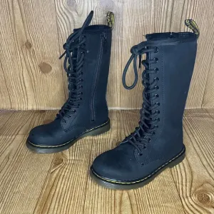 Dr. Marten 1914 J leather tall lace up boots Kids 11