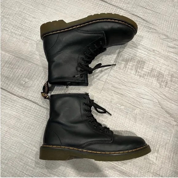 DR MARTEN DOC’S JUNIOR 1460 J SOFTY T LEATHER LACE UP BOOTS Size 4