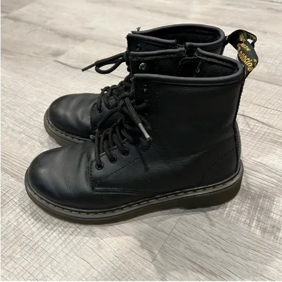 DR MARTEN DOC’S JUNIOR 1460 J SOFTY T LEATHER LACE UP BOOTS Size 4