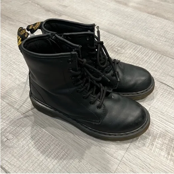 DR MARTEN DOC’S JUNIOR 1460 J SOFTY T LEATHER LACE UP BOOTS Size 4