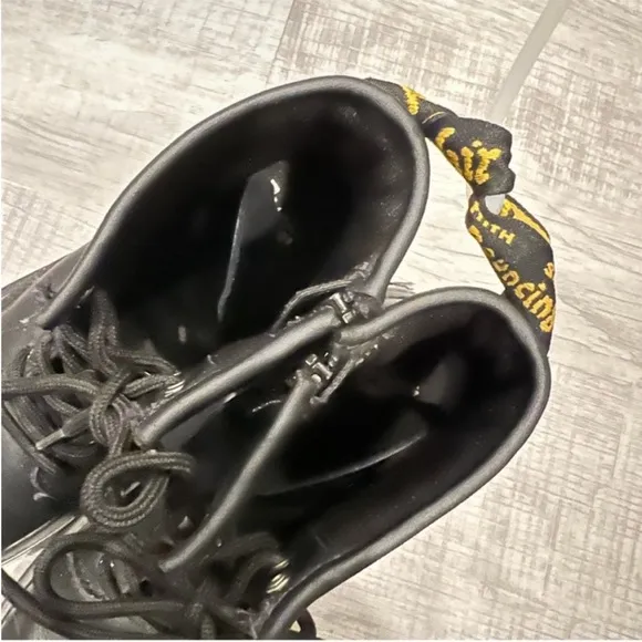 DR MARTEN DOC’S JUNIOR 1460 J SOFTY T LEATHER LACE UP BOOTS Size 4