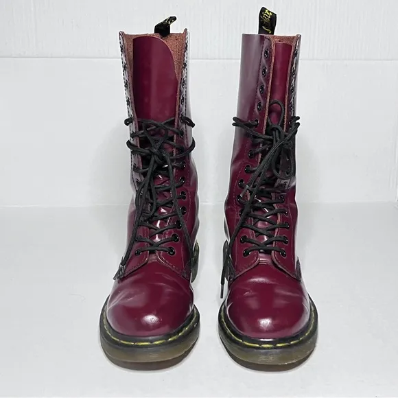 Dr. Martens 14-Eyelet Boot