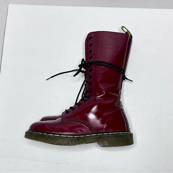 Dr. Martens 14-Eyelet Boot