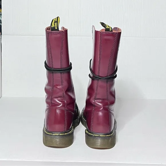 Dr. Martens 14-Eyelet Boot