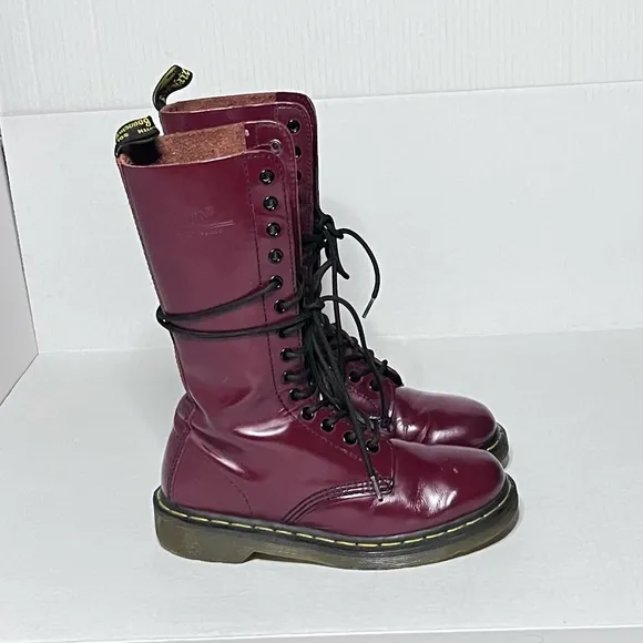 Dr. Martens 14-Eyelet Boot