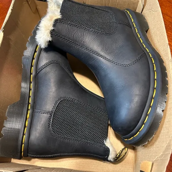 Dr. Martens 2976 Leonore Faux Fur Block Heel Lug Sole Chelsea Boots Size 6 NWT