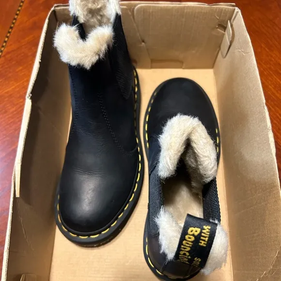 Dr. Martens 2976 Leonore Faux Fur Block Heel Lug Sole Chelsea Boots Size 6 NWT