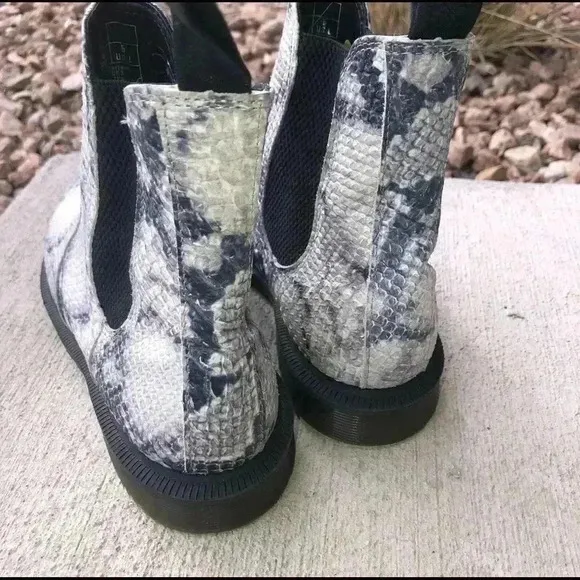 Dr Martens Women Flora Chelsea Ankle Boots Size 5 Light Gray Snake Print