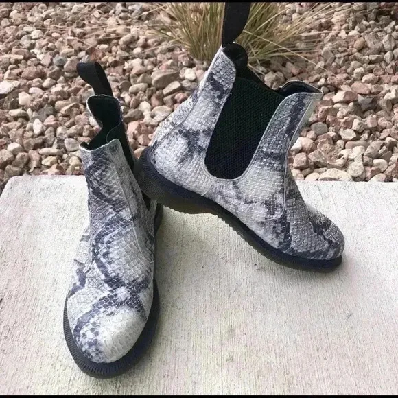 Dr Martens Women Flora Chelsea Ankle Boots Size 5 Light Gray Snake Print