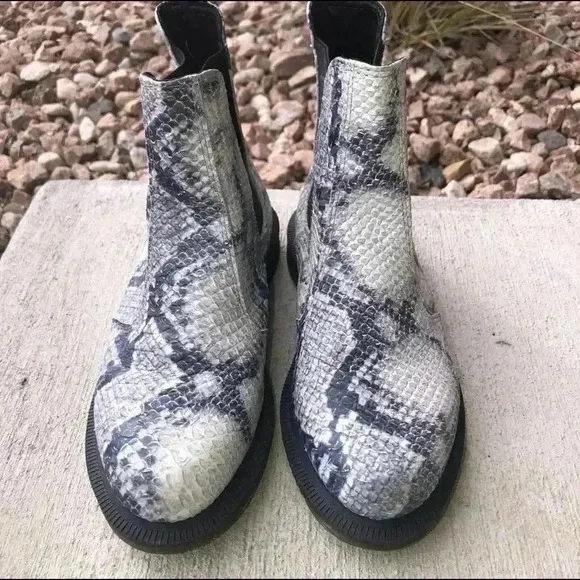 Dr Martens Women Flora Chelsea Ankle Boots Size 5 Light Gray Snake Print