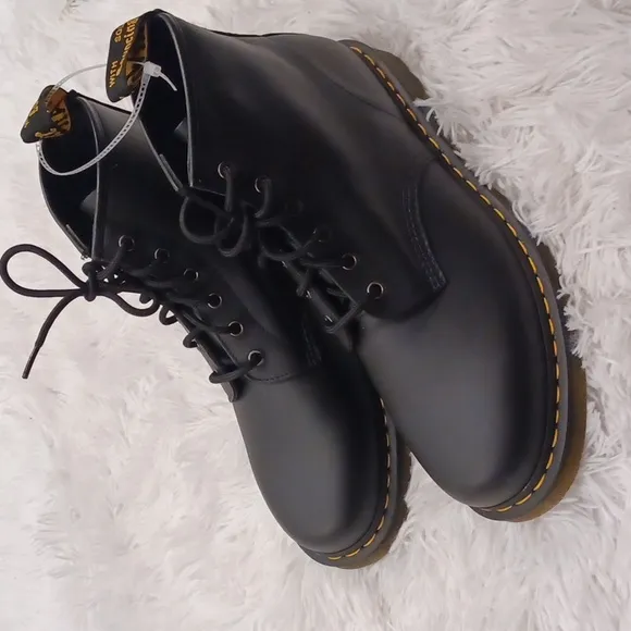 Dr. Martens Yellow Stitch 101 Smooth Leather Lace Up Boot Black NEW