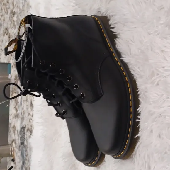 Dr. Martens Yellow Stitch 101 Smooth Leather Lace Up Boot Black NEW