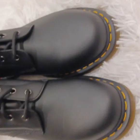 Dr. Martens Yellow Stitch 101 Smooth Leather Lace Up Boot Black NEW