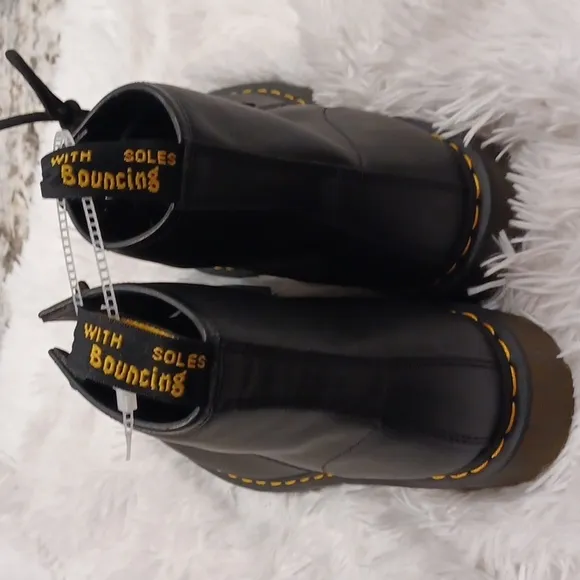 Dr. Martens Yellow Stitch 101 Smooth Leather Lace Up Boot Black NEW