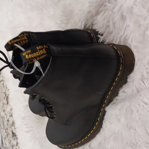 Dr. Martens Yellow Stitch 101 Smooth Leather Lace Up Boot Black NEW